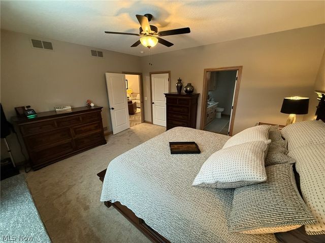 1196 Pinebluff Drive NE, New Philadelphia, OH 44663