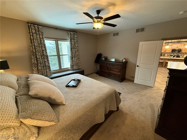 1196 Pinebluff Drive NE, New Philadelphia, OH 44663