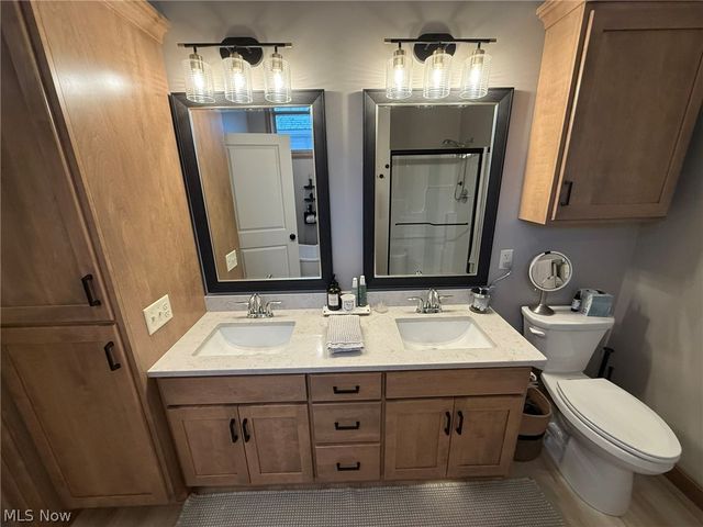 1196 Pinebluff Drive NE, New Philadelphia, OH 44663