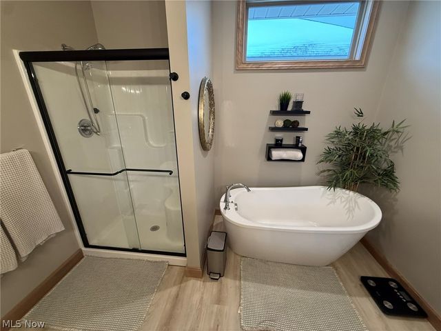 1196 Pinebluff Drive NE, New Philadelphia, OH 44663