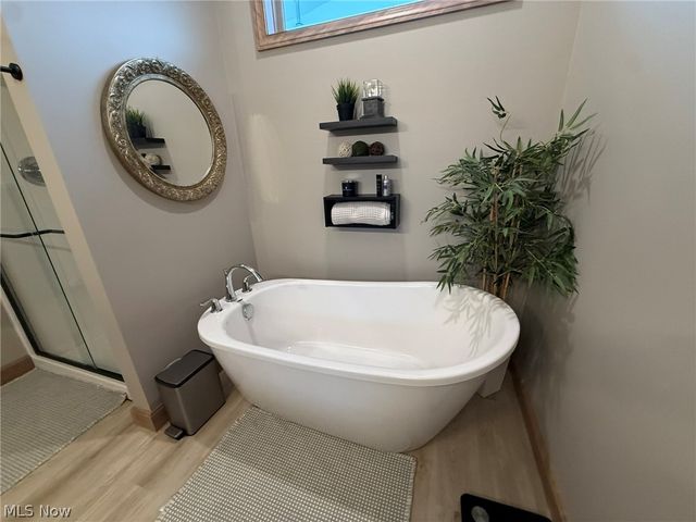 1196 Pinebluff Drive NE, New Philadelphia, OH 44663