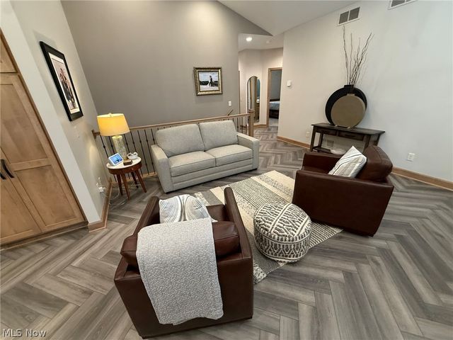 1196 Pinebluff Drive NE, New Philadelphia, OH 44663