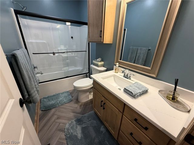 1196 Pinebluff Drive NE, New Philadelphia, OH 44663