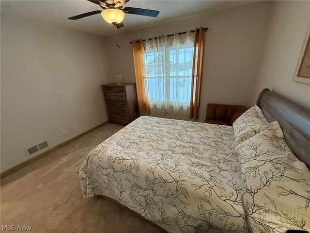 1196 Pinebluff Drive NE, New Philadelphia, OH 44663