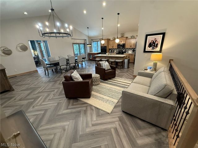 1196 Pinebluff Drive NE, New Philadelphia, OH 44663