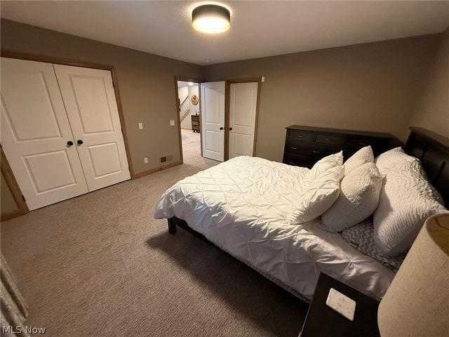 1196 Pinebluff Drive NE, New Philadelphia, OH 44663