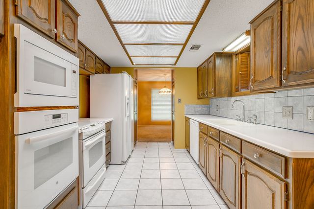 3840 Coronado Court, Weatherford, TX 76087