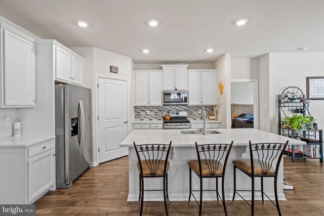 6 PRESTON LN, Delanco, NJ 08075