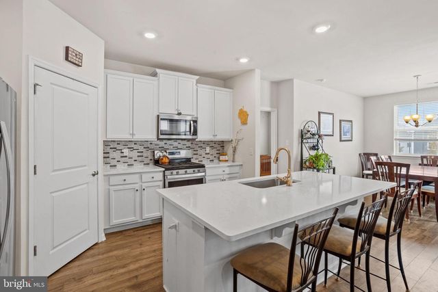 6 PRESTON LN, Delanco, NJ 08075