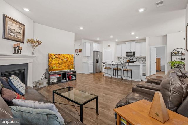 6 PRESTON LN, Delanco, NJ 08075