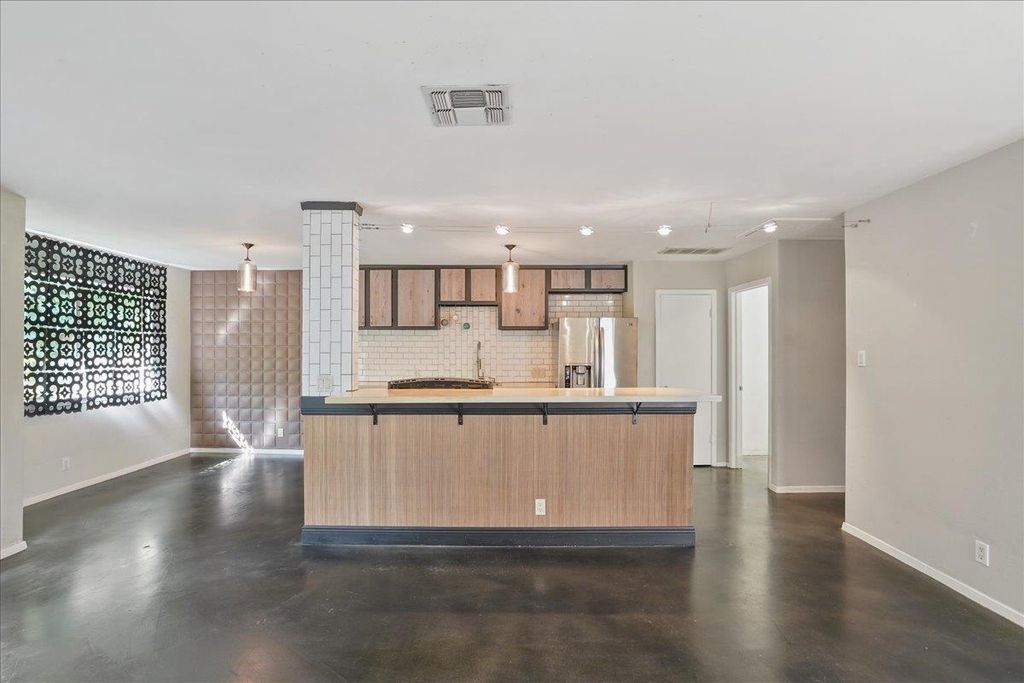 5707 West Gate BLVD A, Austin, TX 78745