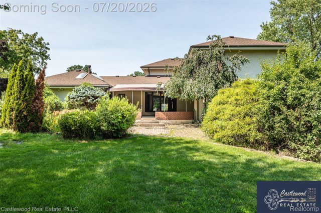 17150 S Nunneley Road, Clinton Charter Township, MI 48035