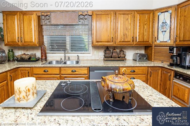 17150 S Nunneley Road, Clinton Charter Township, MI 48035
