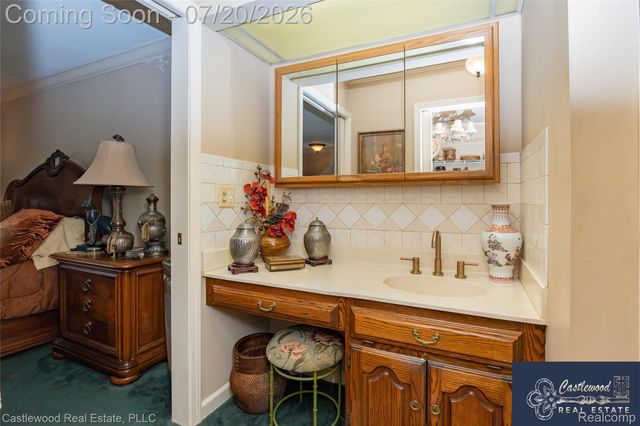 17150 S Nunneley Road, Clinton Charter Township, MI 48035