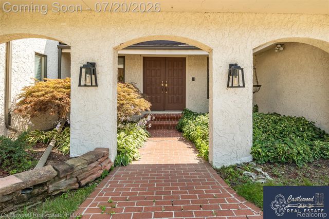 17150 S Nunneley Road, Clinton Charter Township, MI 48035