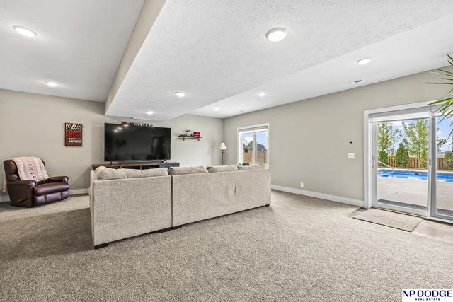 18707 Spaulding Street, Omaha, NE 68022