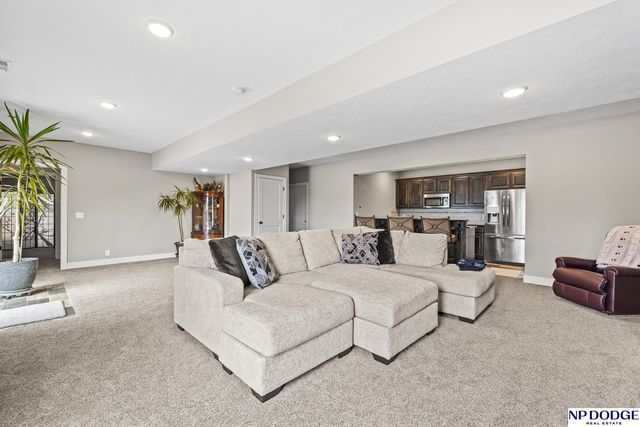 18707 Spaulding Street, Omaha, NE 68022