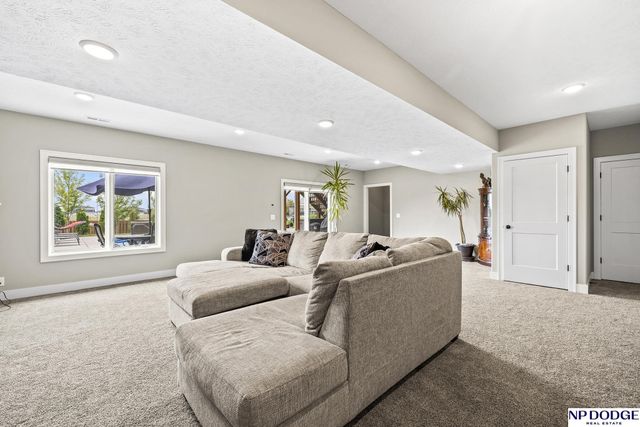 18707 Spaulding Street, Omaha, NE 68022