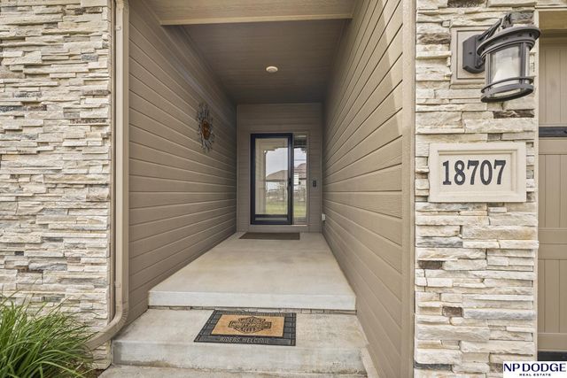18707 Spaulding Street, Omaha, NE 68022