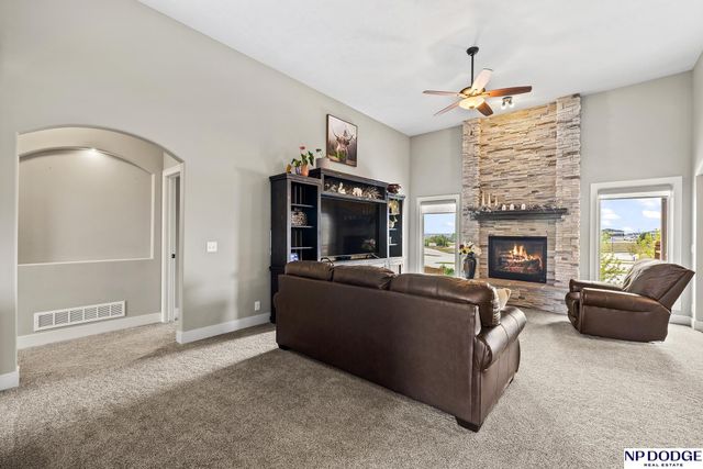 18707 Spaulding Street, Omaha, NE 68022