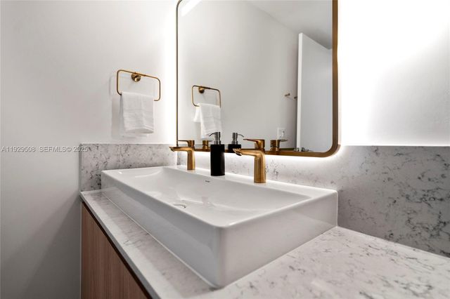 159 NE 6th St 2905, Miami, FL 33132