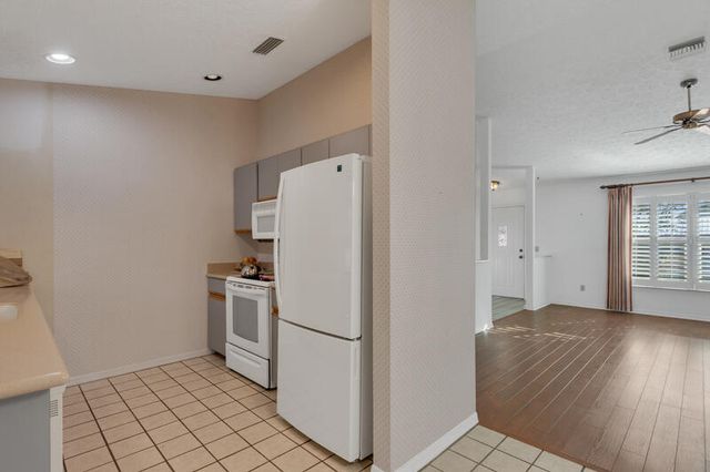 135 10th Avenue, Vero Beach, FL 32962