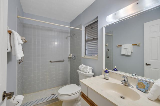 135 10th Avenue, Vero Beach, FL 32962