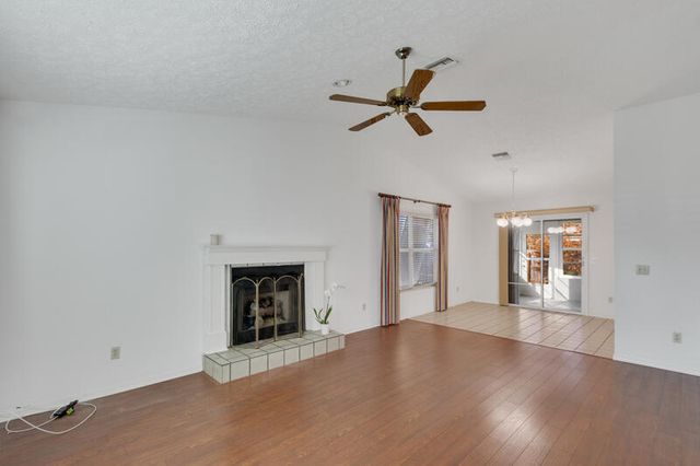 135 10th Avenue, Vero Beach, FL 32962