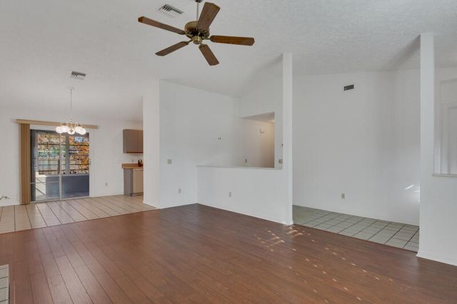 135 10th Avenue, Vero Beach, FL 32962