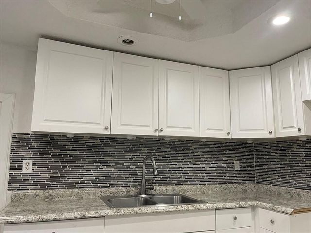 6902 SW 15th Street, North Lauderdale, FL 33068