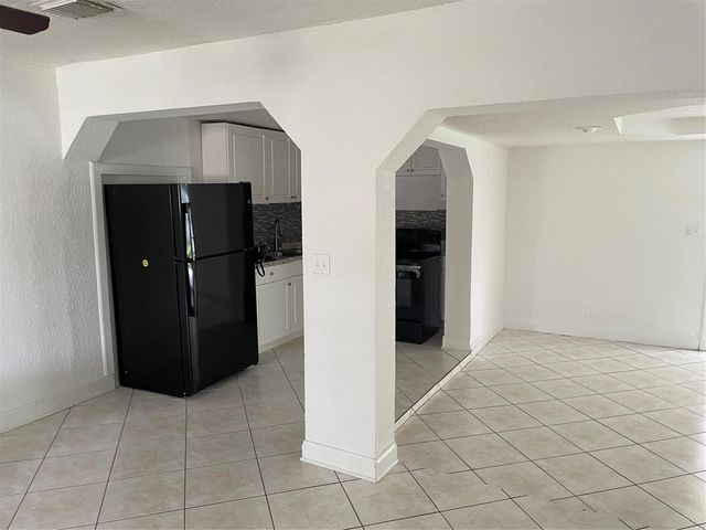 6902 SW 15th Street, North Lauderdale, FL 33068