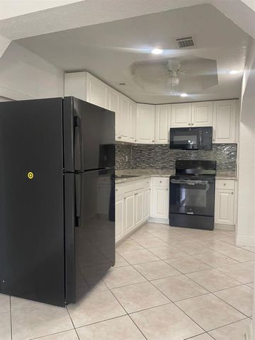 6902 SW 15th Street, North Lauderdale, FL 33068