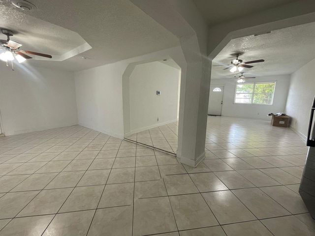 6902 SW 15th Street, North Lauderdale, FL 33068