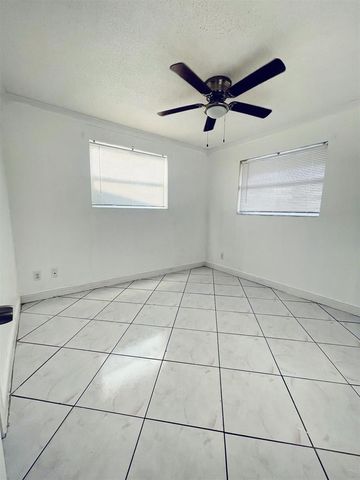 6902 SW 15th Street, North Lauderdale, FL 33068