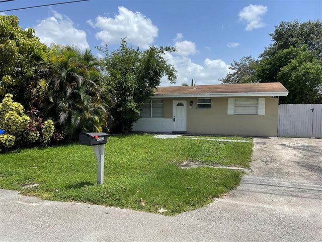 6902 SW 15th Street, North Lauderdale, FL 33068