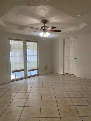 6902 SW 15th Street, North Lauderdale, FL 33068