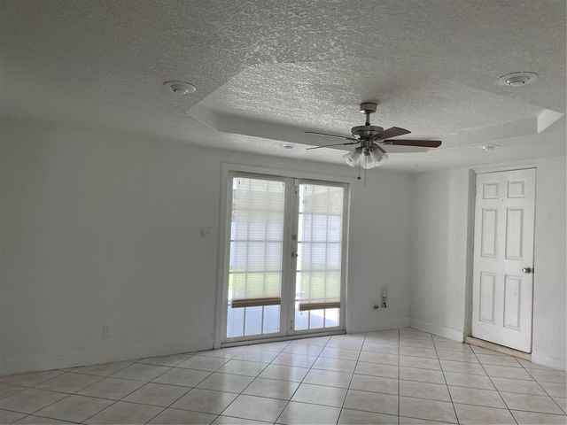 6902 SW 15th Street, North Lauderdale, FL 33068