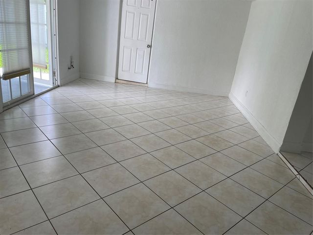 6902 SW 15th Street, North Lauderdale, FL 33068