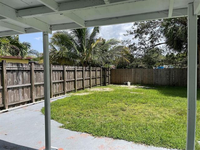 6902 SW 15th Street, North Lauderdale, FL 33068