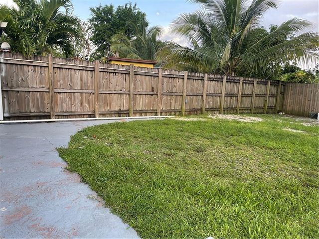 6902 SW 15th Street, North Lauderdale, FL 33068