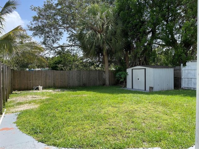 6902 SW 15th Street, North Lauderdale, FL 33068