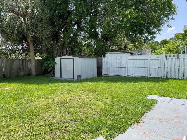 6902 SW 15th Street, North Lauderdale, FL 33068