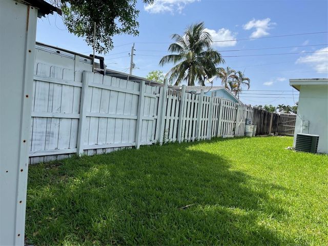 6902 SW 15th Street, North Lauderdale, FL 33068
