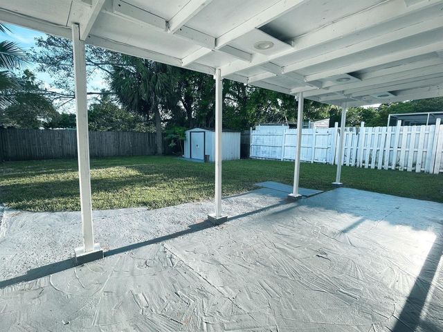 6902 SW 15th Street, North Lauderdale, FL 33068