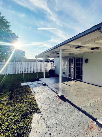 6902 SW 15th Street, North Lauderdale, FL 33068
