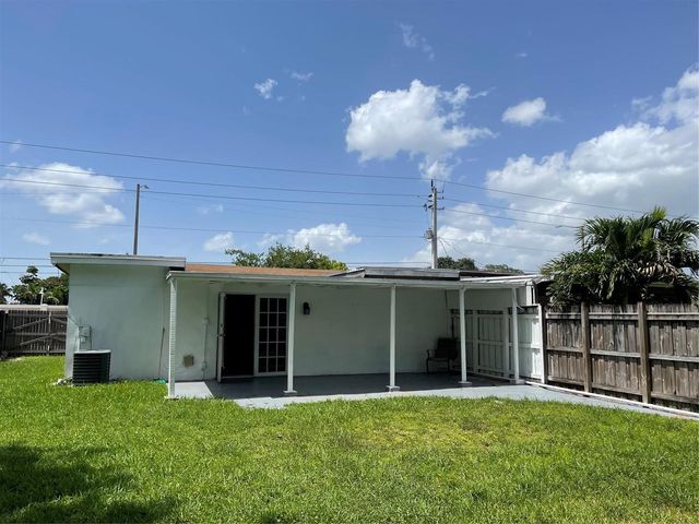 6902 SW 15th Street, North Lauderdale, FL 33068