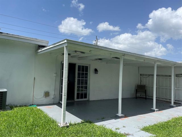 6902 SW 15th Street, North Lauderdale, FL 33068