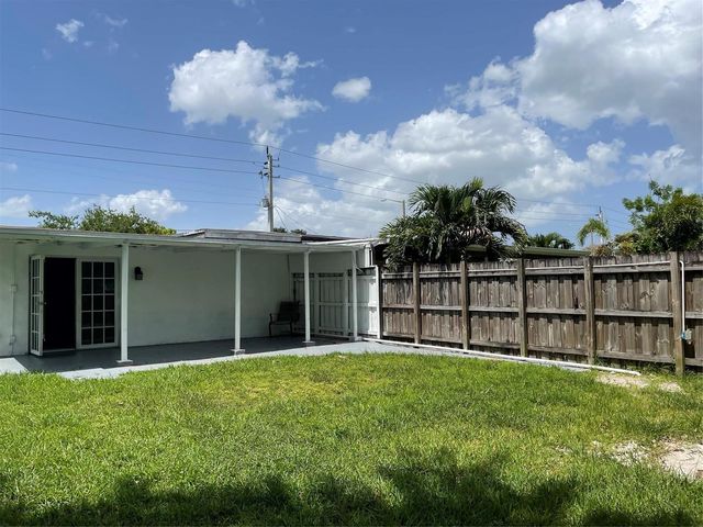 6902 SW 15th Street, North Lauderdale, FL 33068