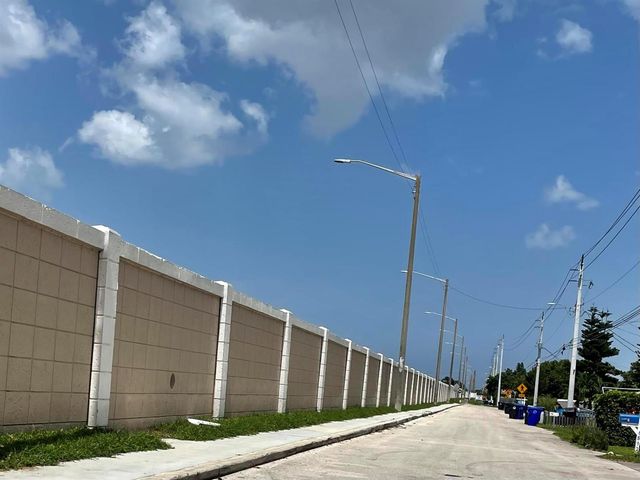 6902 SW 15th Street, North Lauderdale, FL 33068