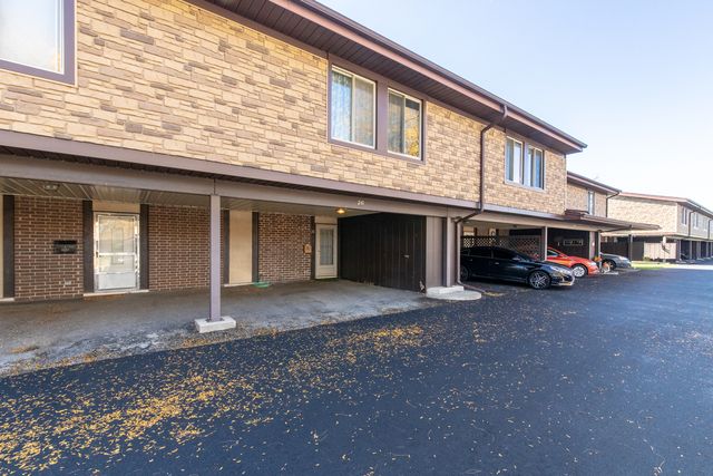 26 Cour Versaille Court 26, Palos Hills, IL 60465